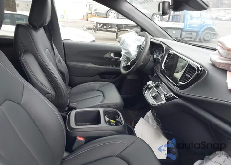 2025 Chrysler Pacifica Select from USA, damaged, VIN 2C4RC1BG7SR513821